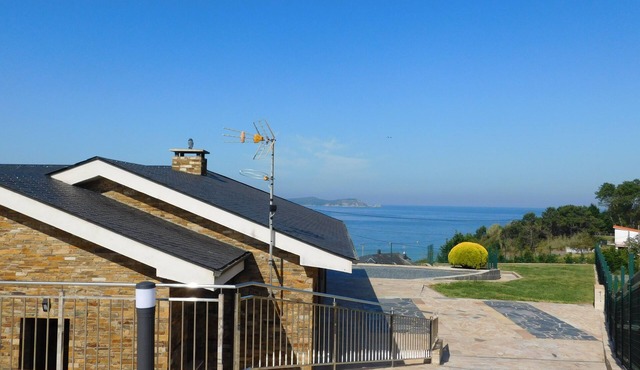 VILLA PRAGUEIRA VILLA
