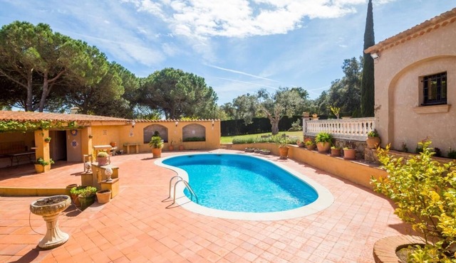 Villa Violeta spacious townhouse with private swimming pool.