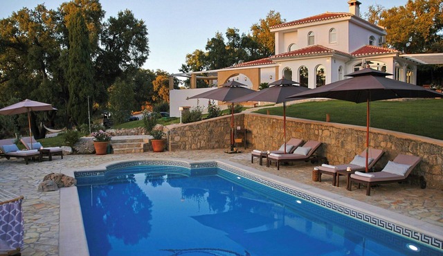Villa with pool and jacuzzi near Granada in Ventas de Zafarraya