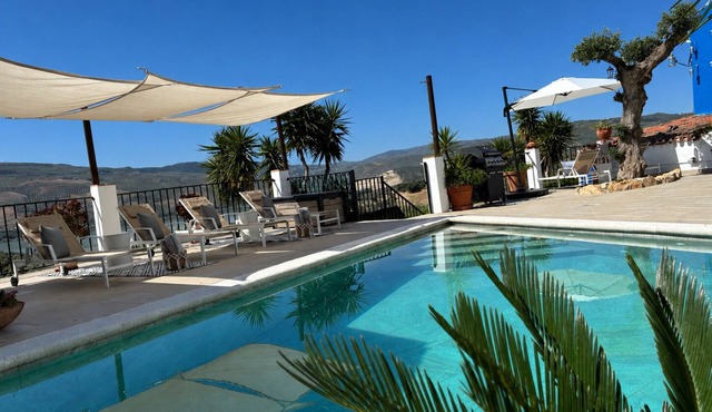 Villa with Pool, Jacuzzi & Lake View