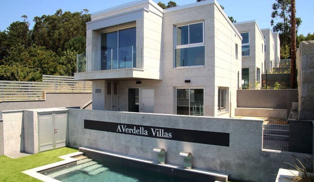 Villas con Piscina a tan Solo 10 Minutos Caminando del Centro de Sanxenxo
