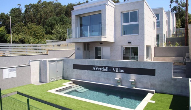 Villas with pool 10 minutes walk from Sanxenxo