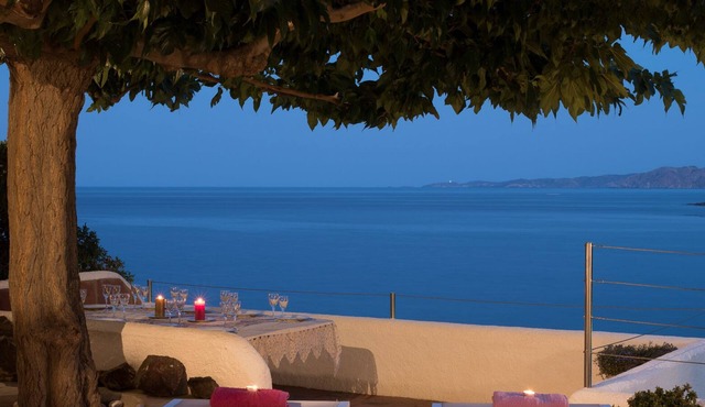 White Rock Villa with breathtaking views and pool