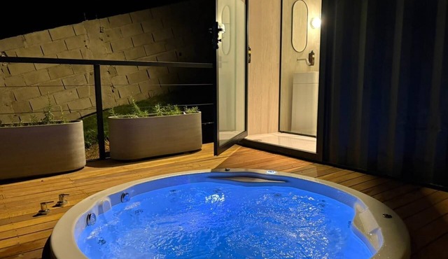 With Jacuzzi - Container da Serra in Serra Negra