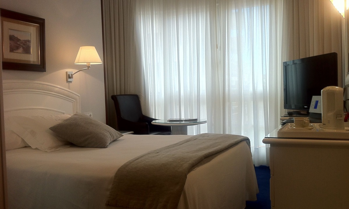 Castro Urdiales Hotel | Las Rocas Playa Hotel