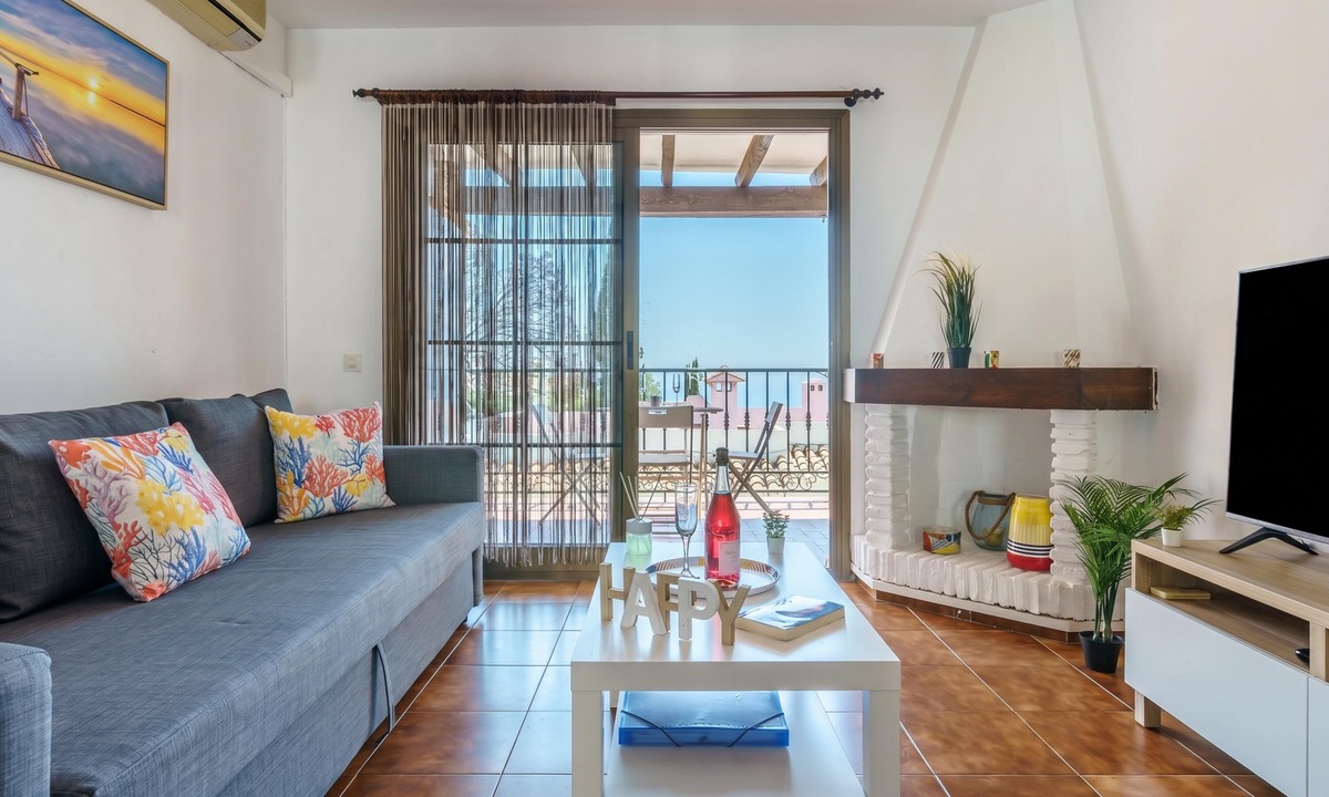 La Capellania Apartment | Sunny Tranquility With Pool, Benalmádena, Spain