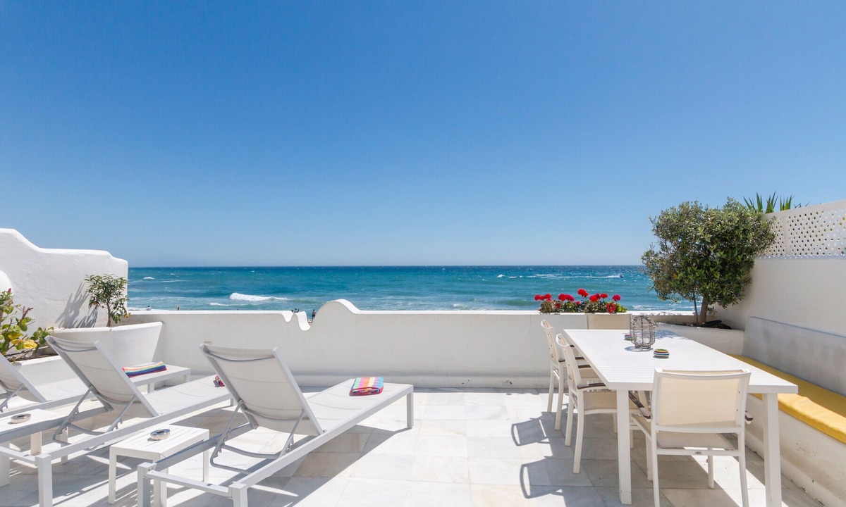 Marbella Seafront Promenade Apartment | Luxury Apartment with Jacuzzi, Sea View, Wi-Fi, and Air Conditioning