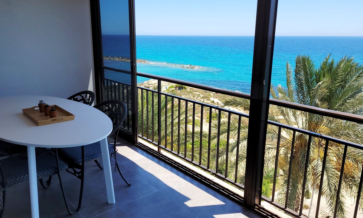Coveta Fuma Apartment | Aparment, very first line of sea Coveta Fuma with stunning sea views