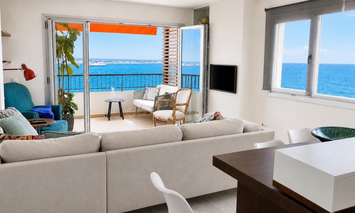 Can Pastilla Apartment | Casa del Escultor, wifi, parking, en primera línea