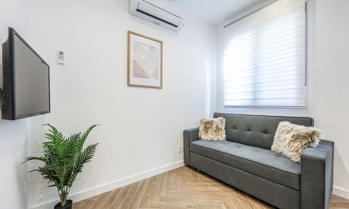 Cuatro Caminos Apartment | Urban Tranquility in Madrid with Modern Comforts