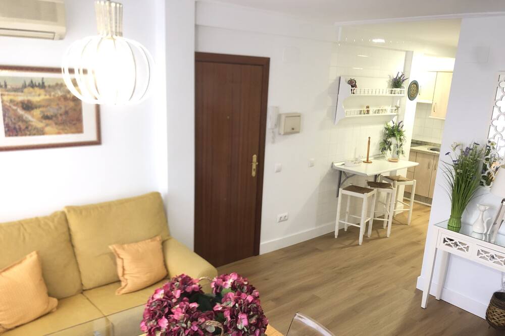 Photo of Livingroom in Alameda