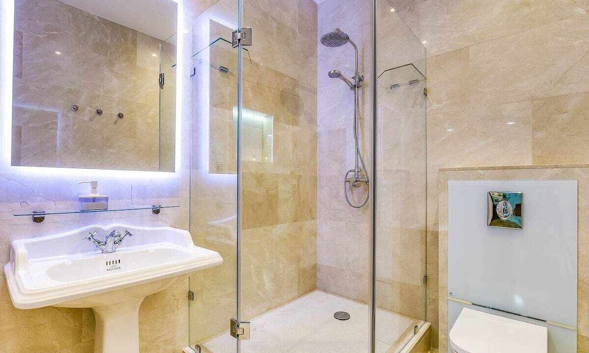 Photo of Bathroom in La Llotja-Born