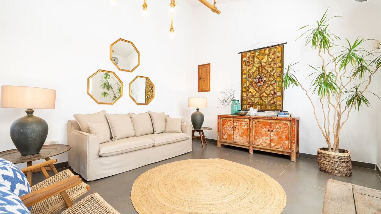 Photo of Livingroom in Establiments