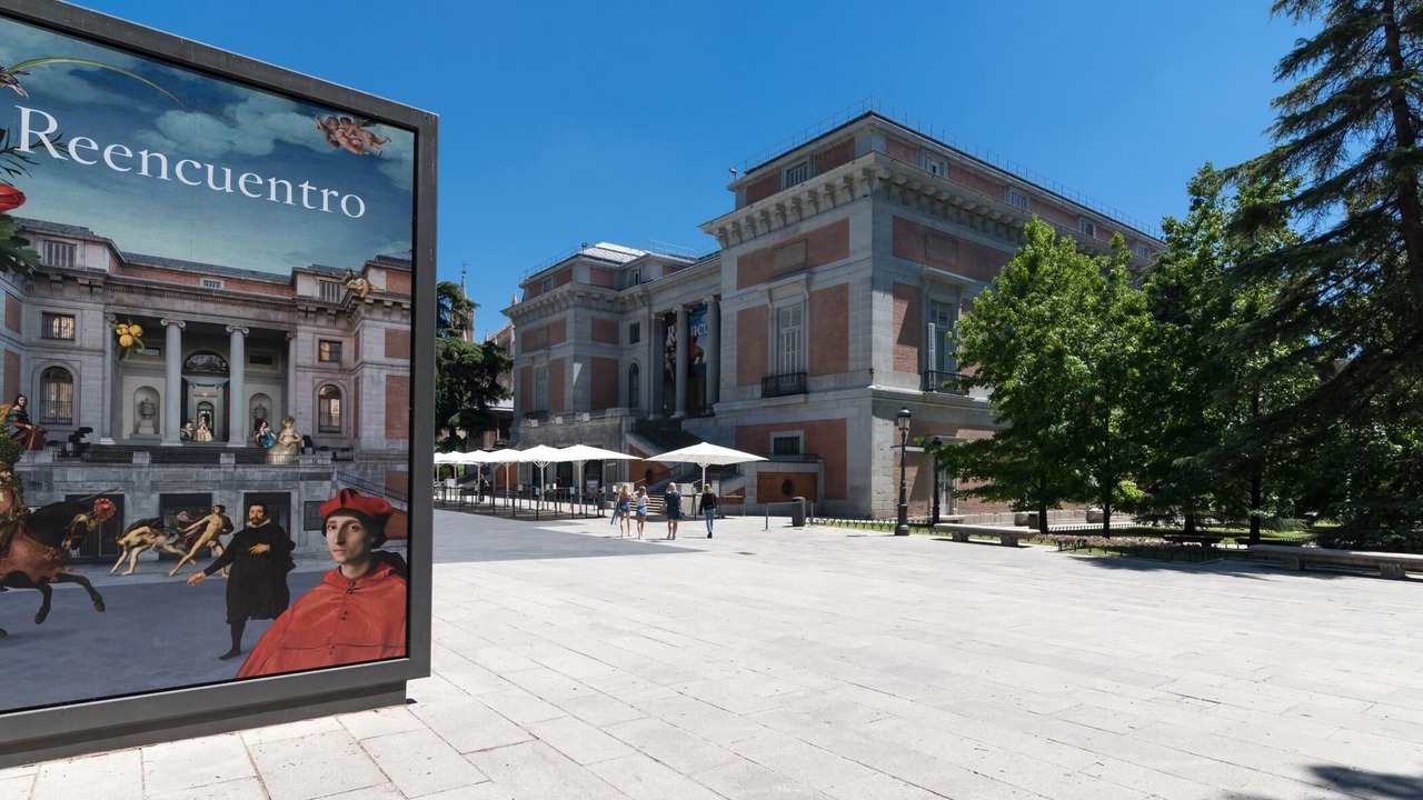 Photo of Others in Golden Triangle of Art