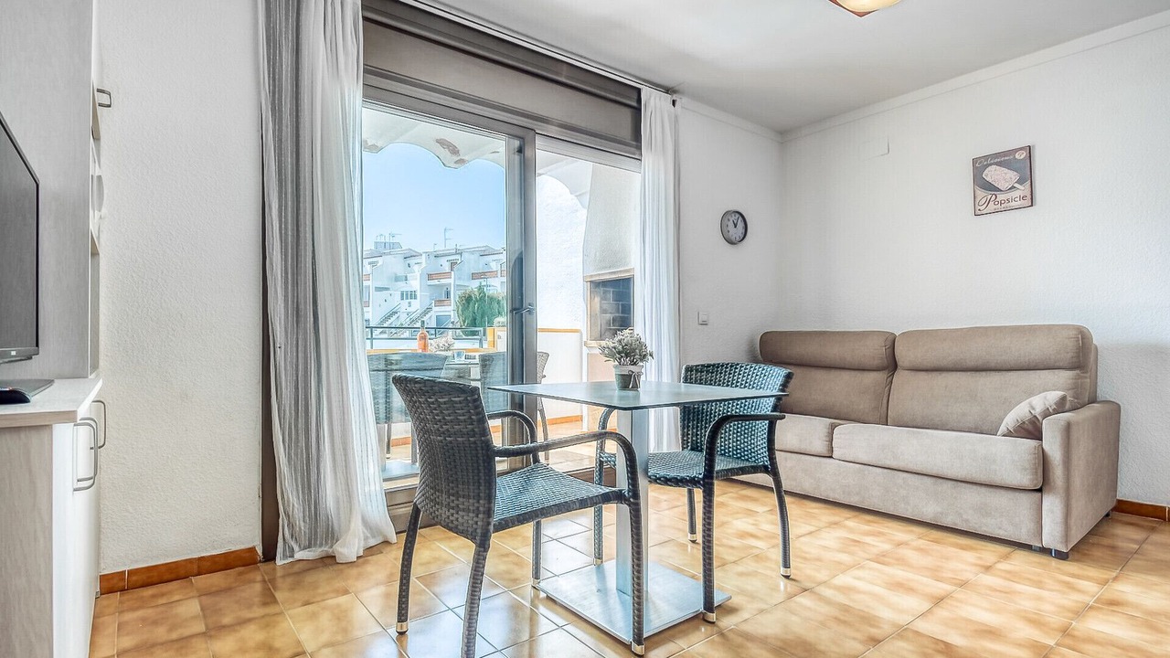 Photo of Livingroom in Roses Town Center