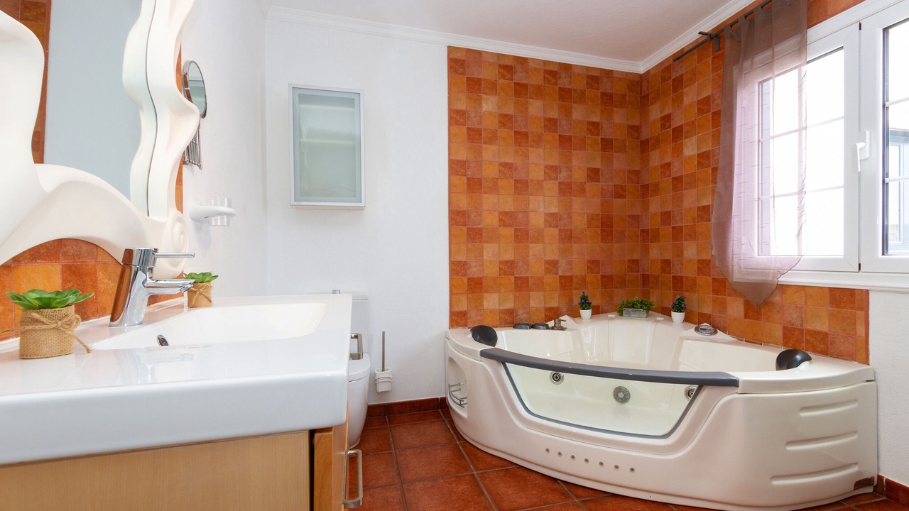 Photo of Bathroom in Tias