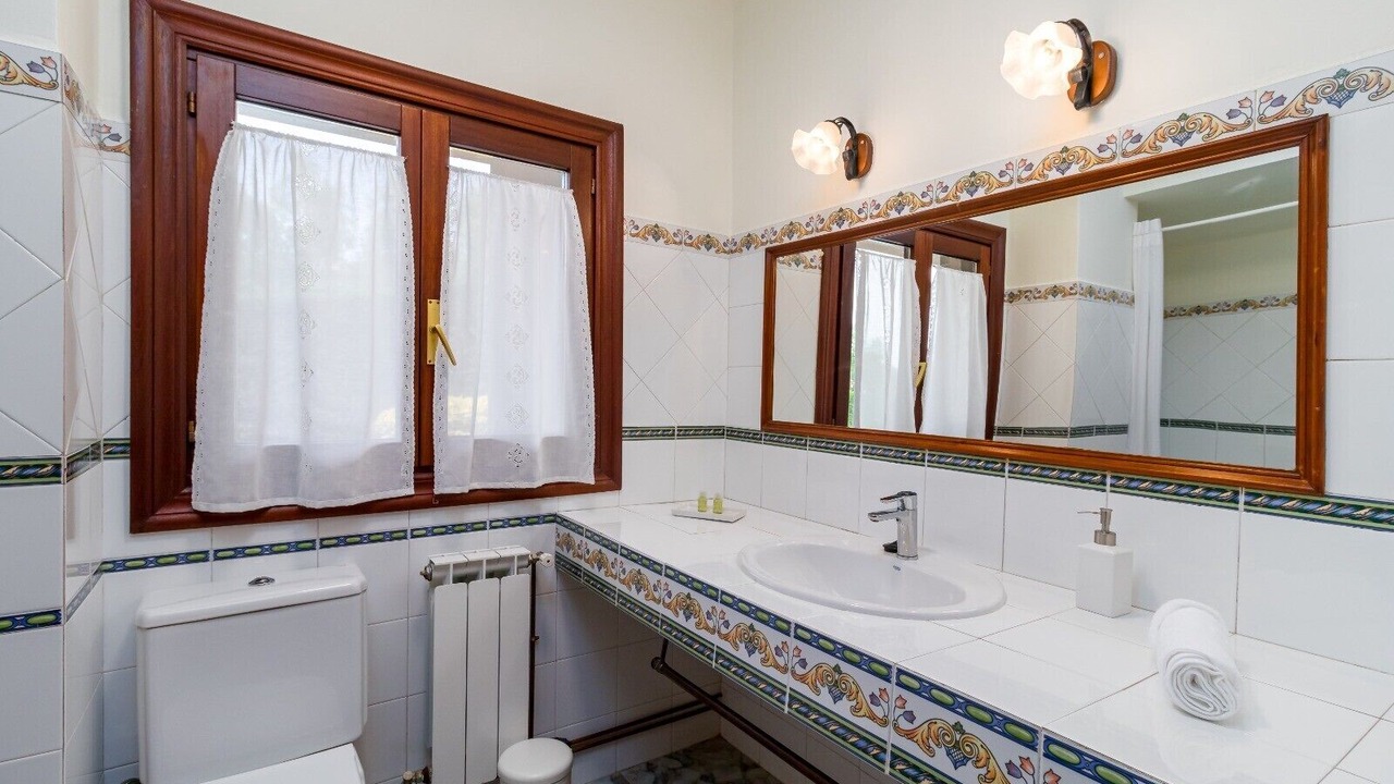 Photo of Bathroom in Esles