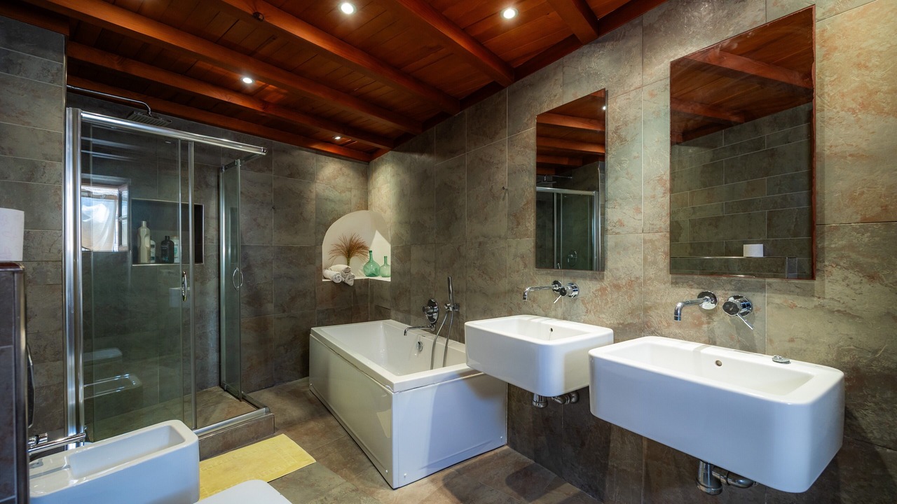 Photo of Bathroom in Pina