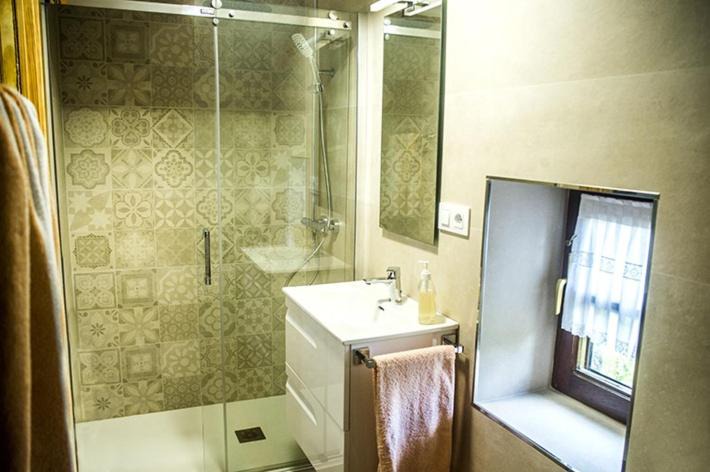 Photo of Bathroom in Esles