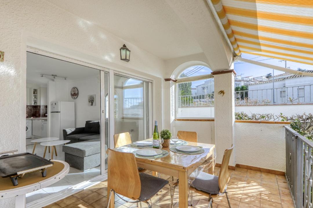 Photo of Patio Balcony in Roses Town Center