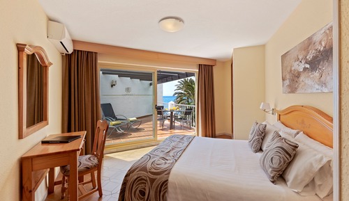 Classic Apartment, 3 Bedrooms, Terrace, Sea View