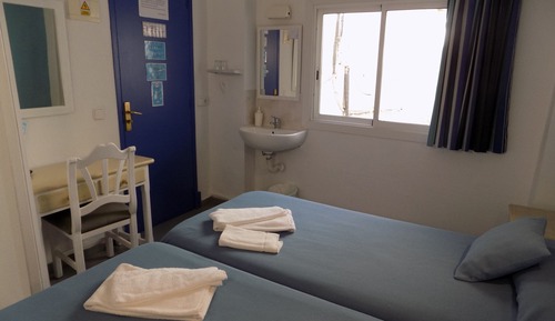 Basic Twin Room (Con Baño Compartido)