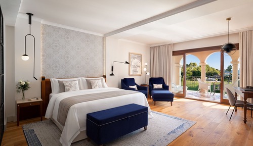 Junior Suite, 1 King Bed, Corner Sea View