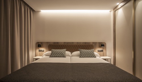 Double Room Single Use, Mobility Accessible, Pool View (NO TERRACE)