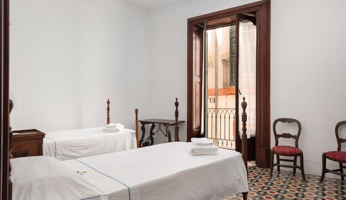 Double or Twin Room, 2 Twin Beds, Shared Bathroom