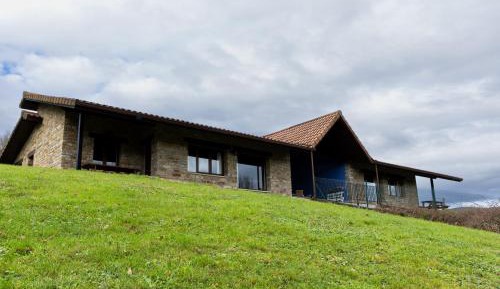 Three-Bedroom Apartment with Mountain View