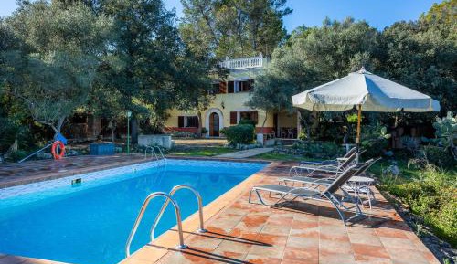 Villa with Garden View