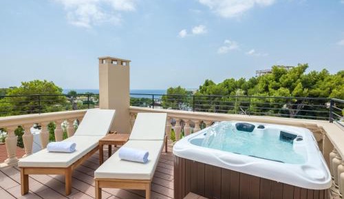 Gold Level Room with Outdoor Hot Tub - Adults Only (+16)