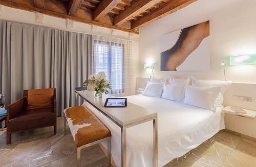 La Llotja-Born Hotel | Petit Palace Hotel Tres