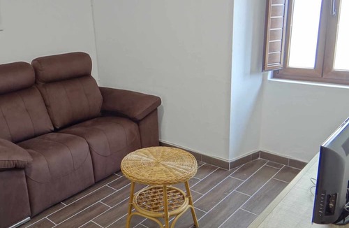 Larino House | Casa de Piedra Para 6 Personas - Casa Julia