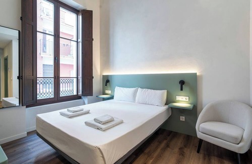 El Cabanyal Hotel | VLC Host - Reina