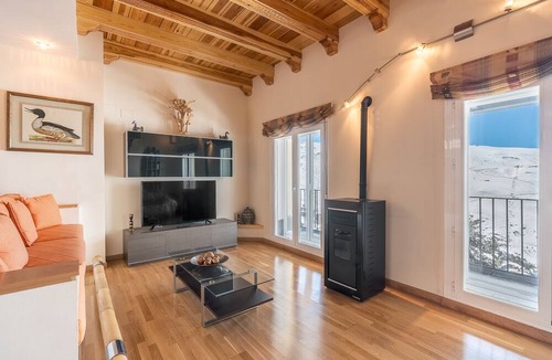 Pradollano Apartment | Apartamento 'Dúplex 13D' con vistas a la montaña y terraza privada