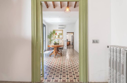 Sant Nicolau House | Dog Admiral Urban Guest House