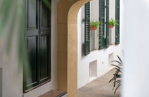 La Llotja-Born Hostel | Hostal Pons