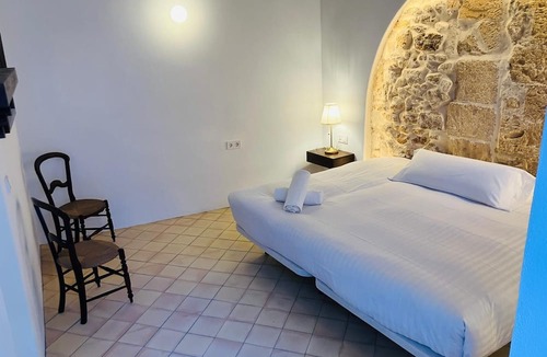 La Llotja-Born Hostel | Hostal Pons