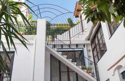 La Llotja-Born Hostel | Hostal Pons