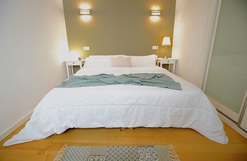 La Llotja-Born Apartment | Central Apartment with AC, Wifi, Shared Terrace, Balcony and Bright