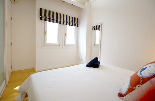 La Llotja-Born Apartment | Sunny Apartment in Palma Old Town with a 15M2 Terrace, Balcony, Wifi, AC, Bright