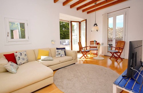 La Llotja-Born Apartment | Sunny Apartment in Palma Old Town with a 15M2 Terrace, Balcony, Wifi, AC, Bright