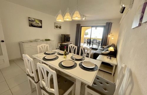 Sitio de Calahonda Apartment | 3 Bedroom Beachfront Apartment in Doña Lola Resort – Calahonda, Mijas Costa CS214