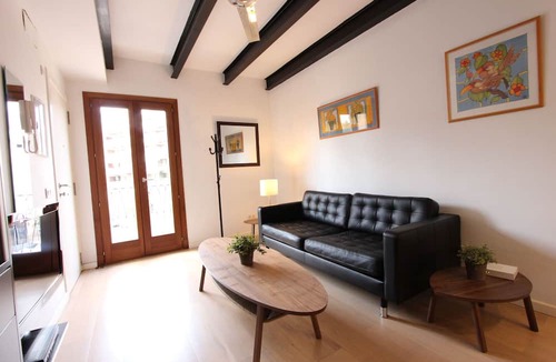 Sant Jaume Apartment | Plaza Puerta Santa Catalina, 300 meters from the Club Nautico, Cathedral and Old Town.