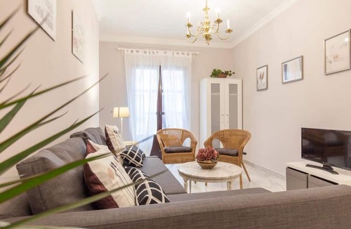 San Bartolome Apartment | Elegant 2 BR in the heart of Seville.A/C/WIFI AV