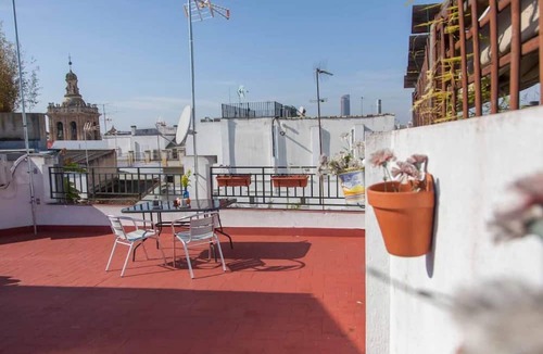 Alfalfa Apartment | Chic & bright - Wifi/AC - Elegant apt. in El Salvador 1 BR!