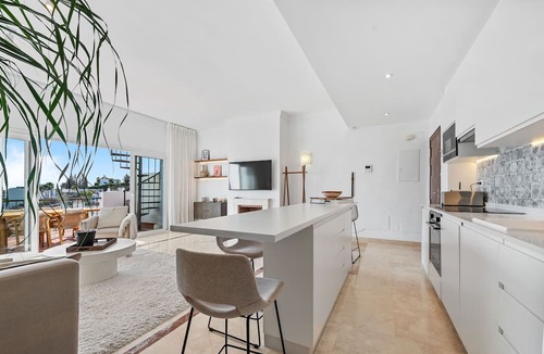 New Golden Mile Apartment | Apartment 'Paraiso Pueblo' with Sea View, Wi-Fi and Air Conditioning