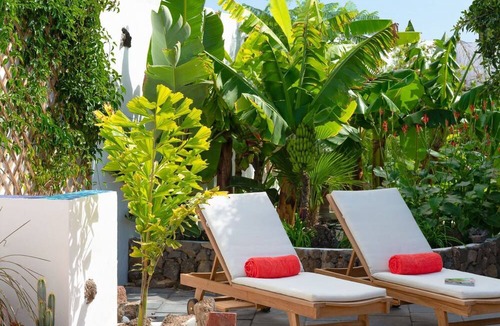 Guatiza House | Secret Garden Villa - ländlicher Boutique-Rückzugsort, private tropische Gärten by Interhome