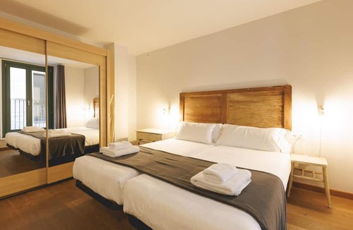 Barri Vell Apartment | Força 17 Pedra - Apartment Girona | Bravissimo